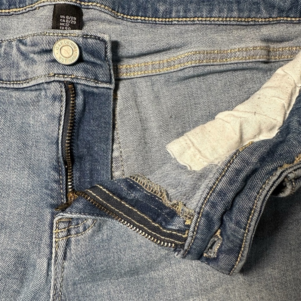 GAP Distressed Blue Denim Cuffed Bermuda Shorts- Women’s Size 8 - Picture 4 of 13